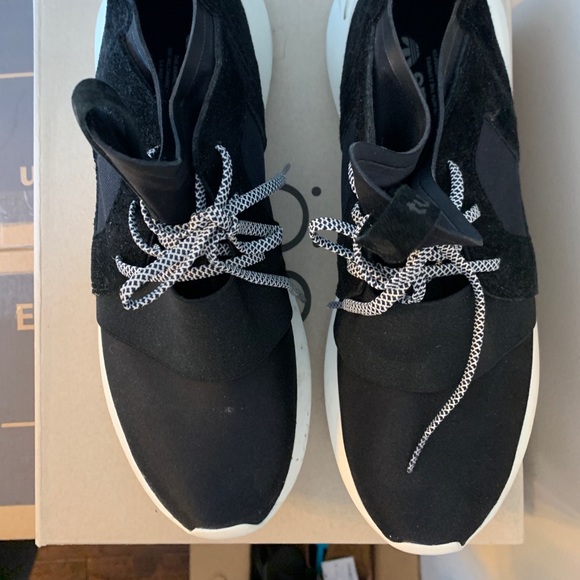 Adidas Running Shoes - Picture 3 of 4